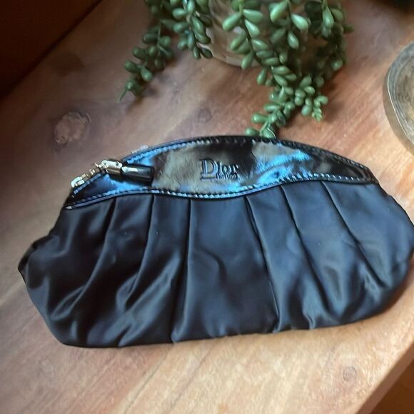 Dior Handbags - Dior perfume zipper pouch